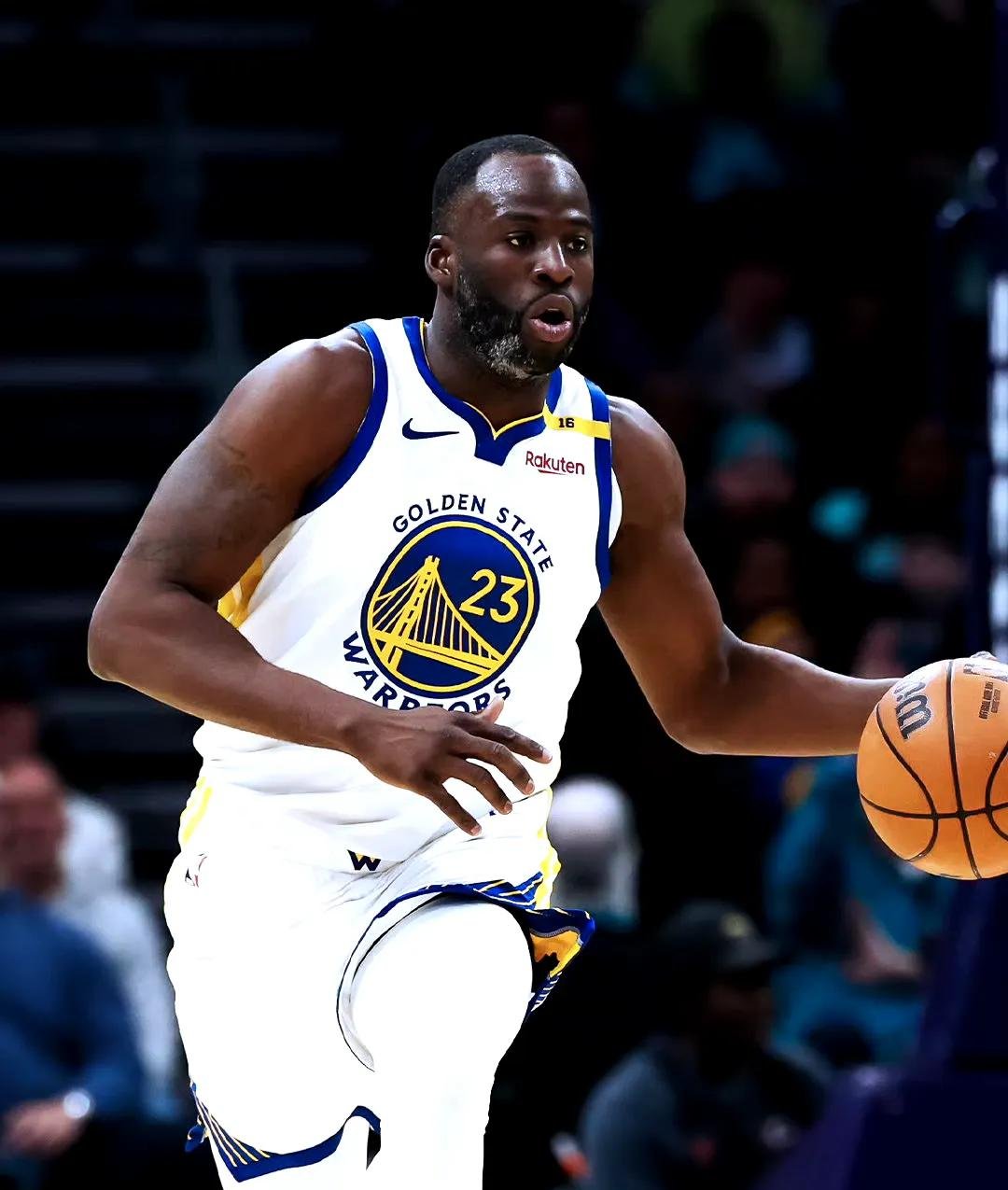 黄蜂队在关键比赛中表现抢眼，实现反超