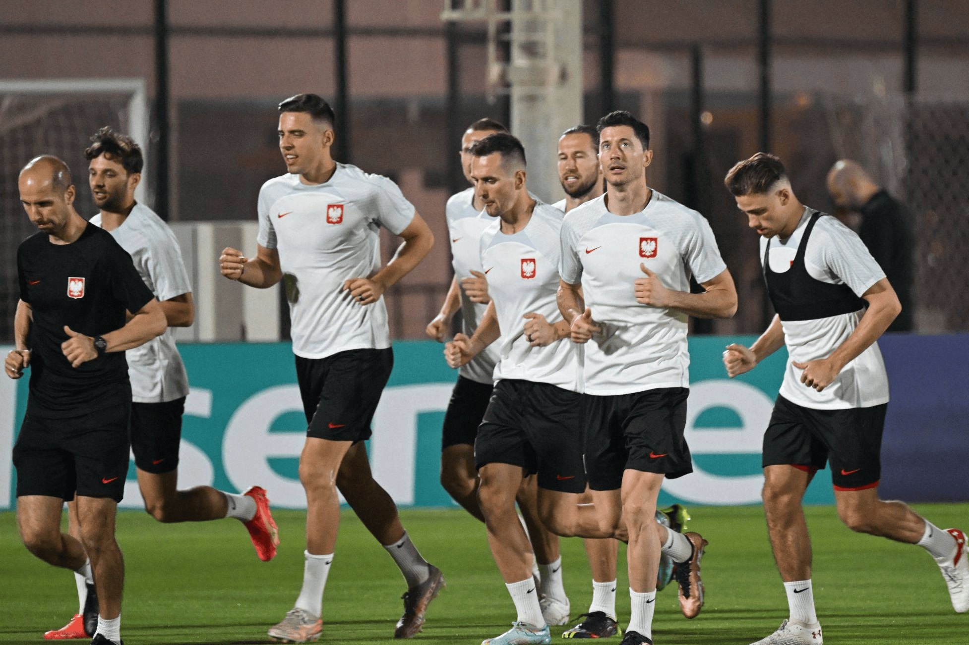 波兰队在主客场比赛中均表现出色 波兰队在主客场比赛中均表现出色