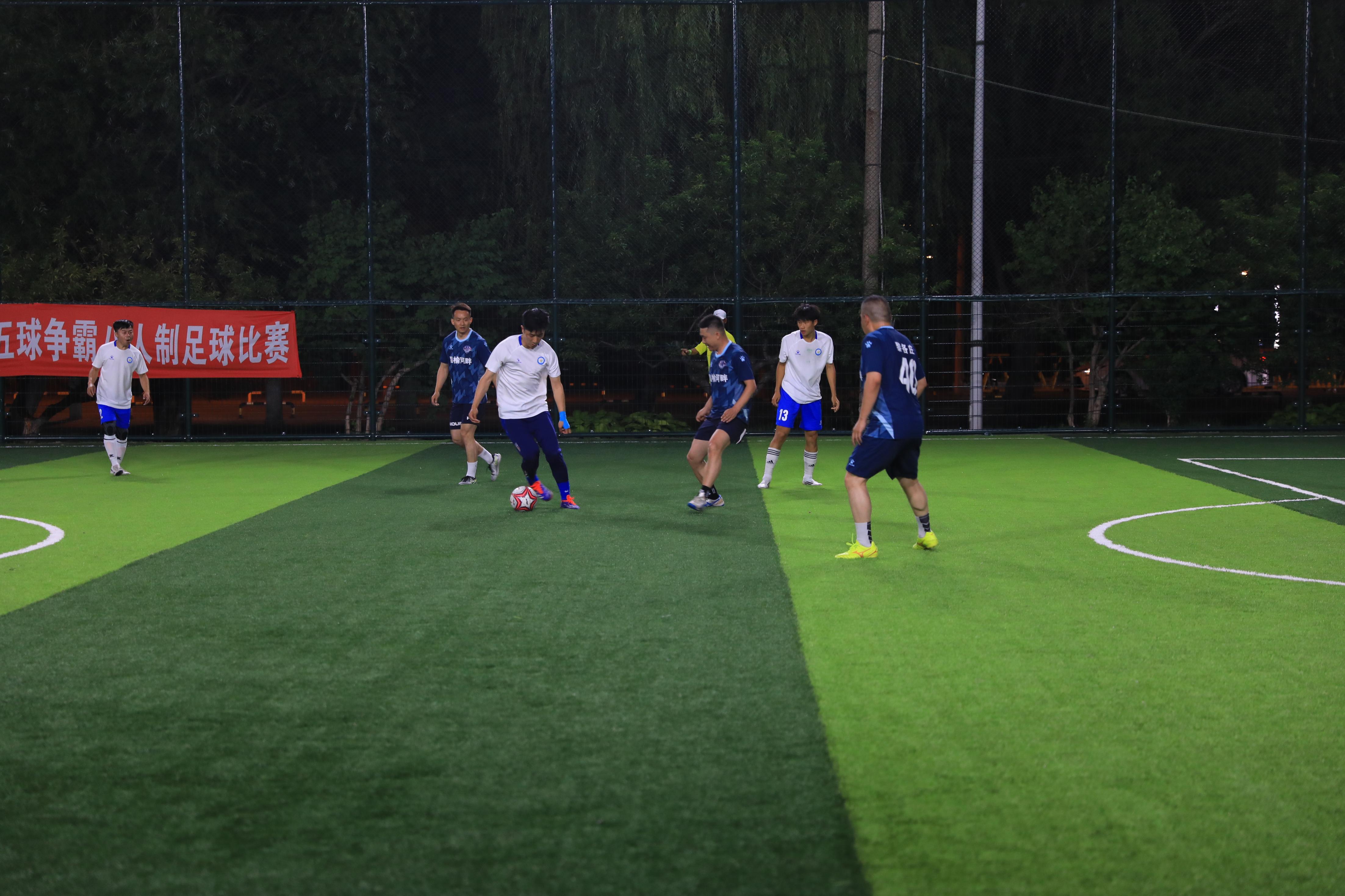 联赛严格要求，球场人员规范行为