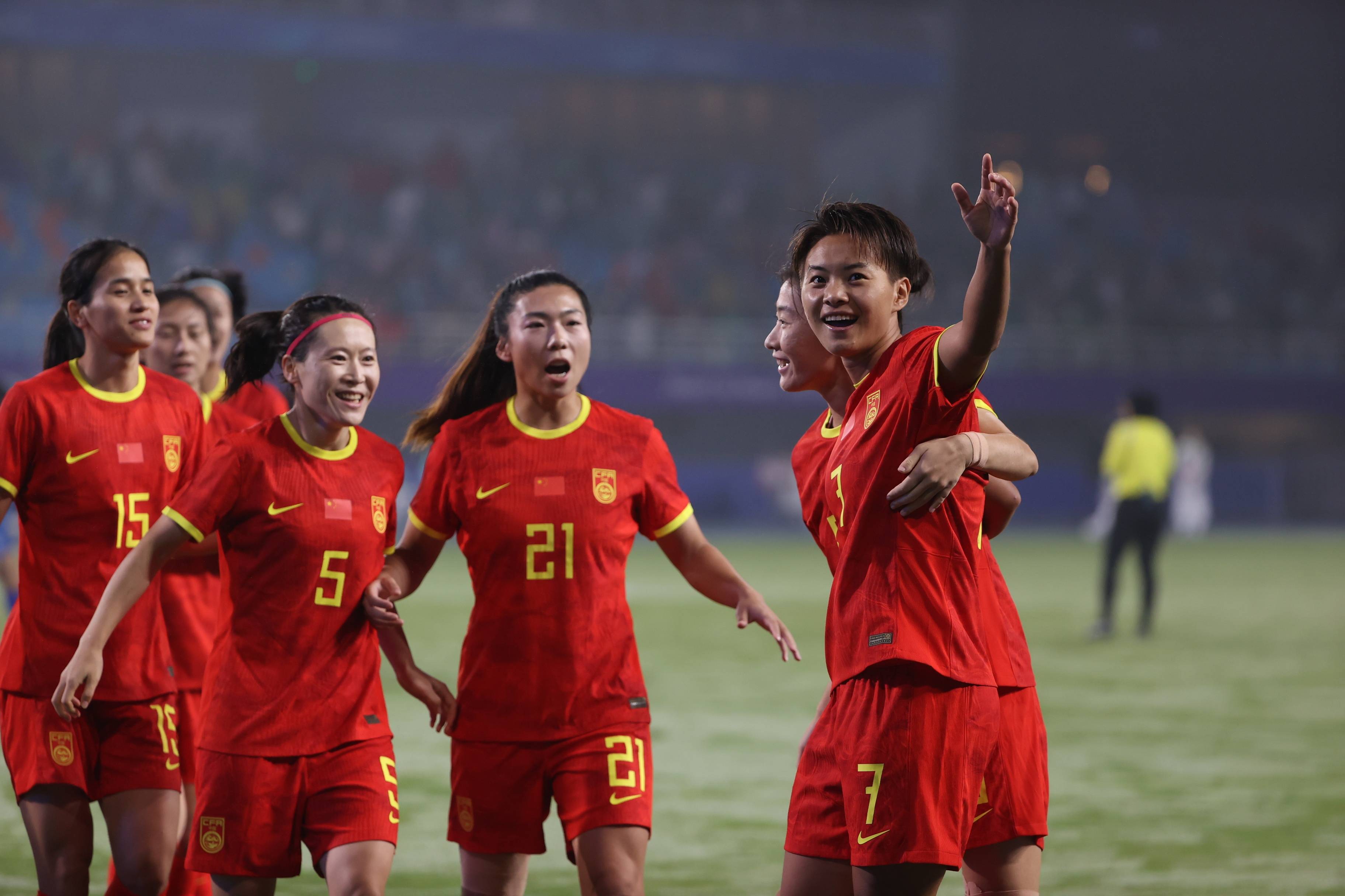 包含国际足坛亚洲女队大放异彩中国女队崭露头角的词条