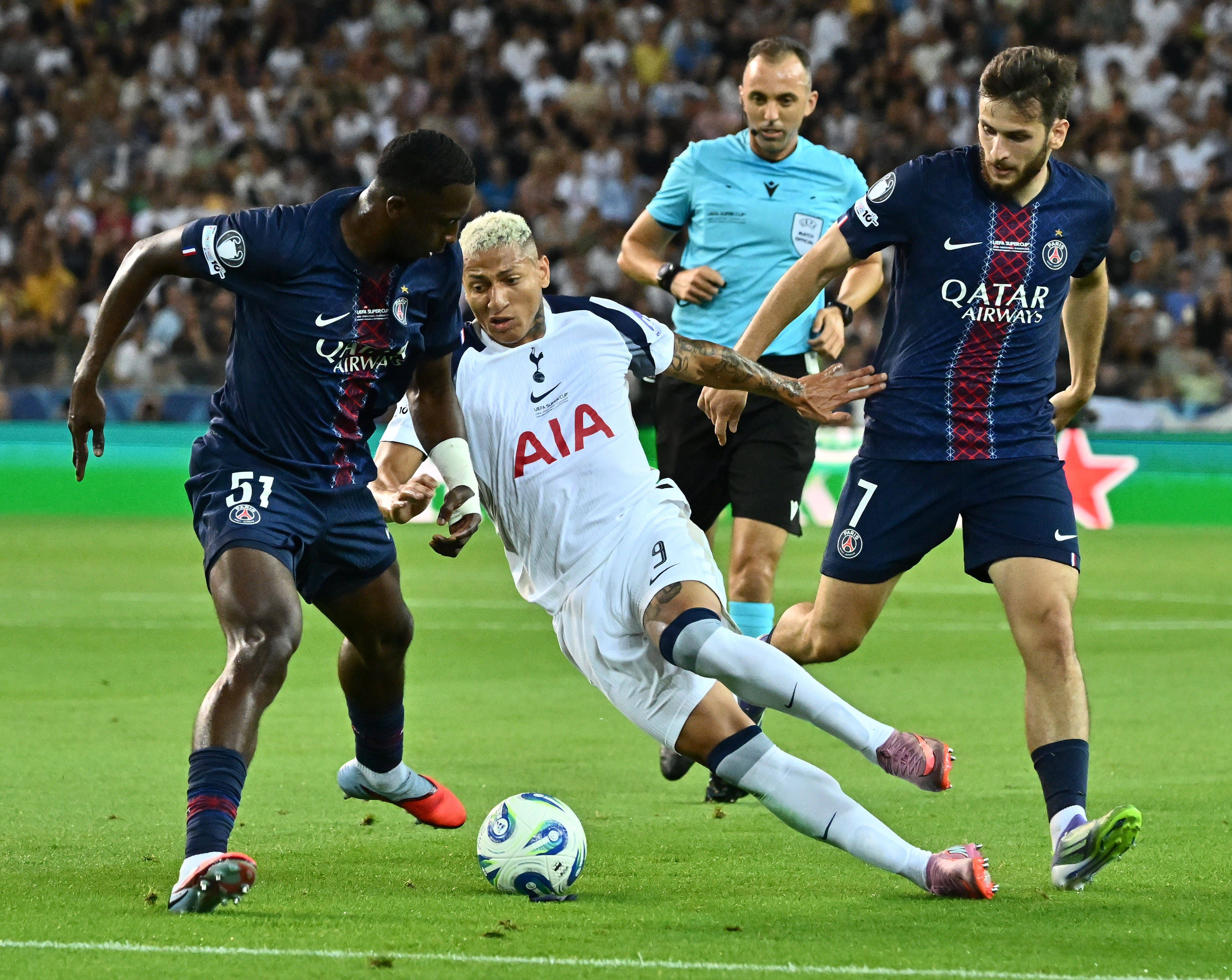 包含巴黎圣日耳曼决意夺取欧洲足坛头号荣誉的词条