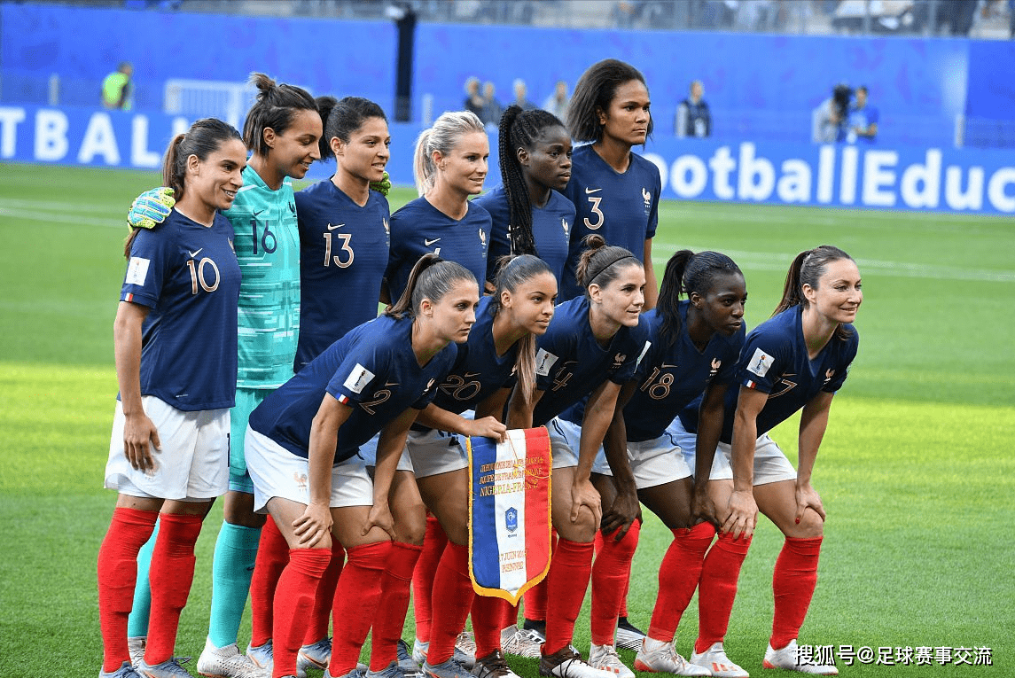 关于哥伦比亚女足挑战成功，墨西哥队陷入低谷的信息