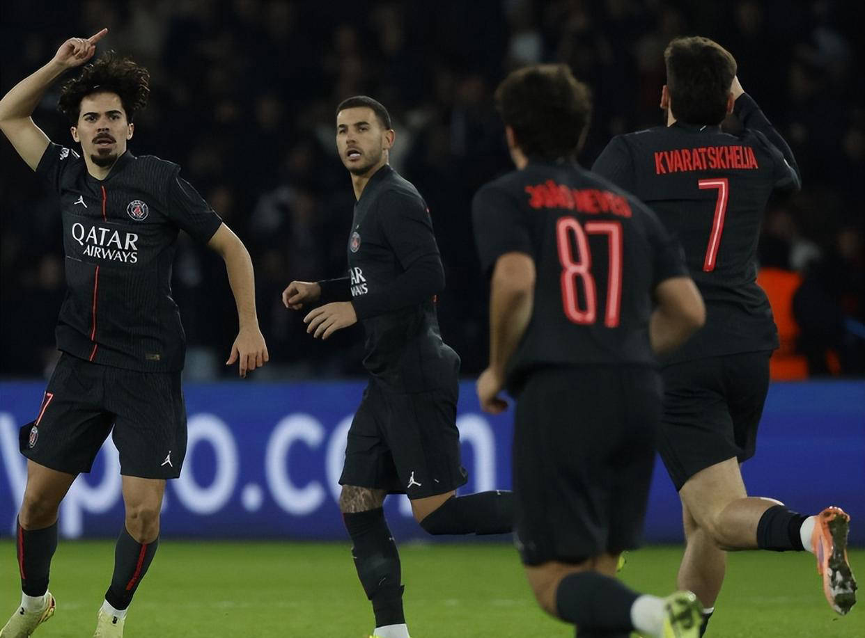 包含欧冠比赛披上紧张氛围，球队备战紧张的词条