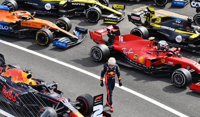 包含哈斯车队完胜阿斯顿马丁，佩雷兹扛起全队的词条