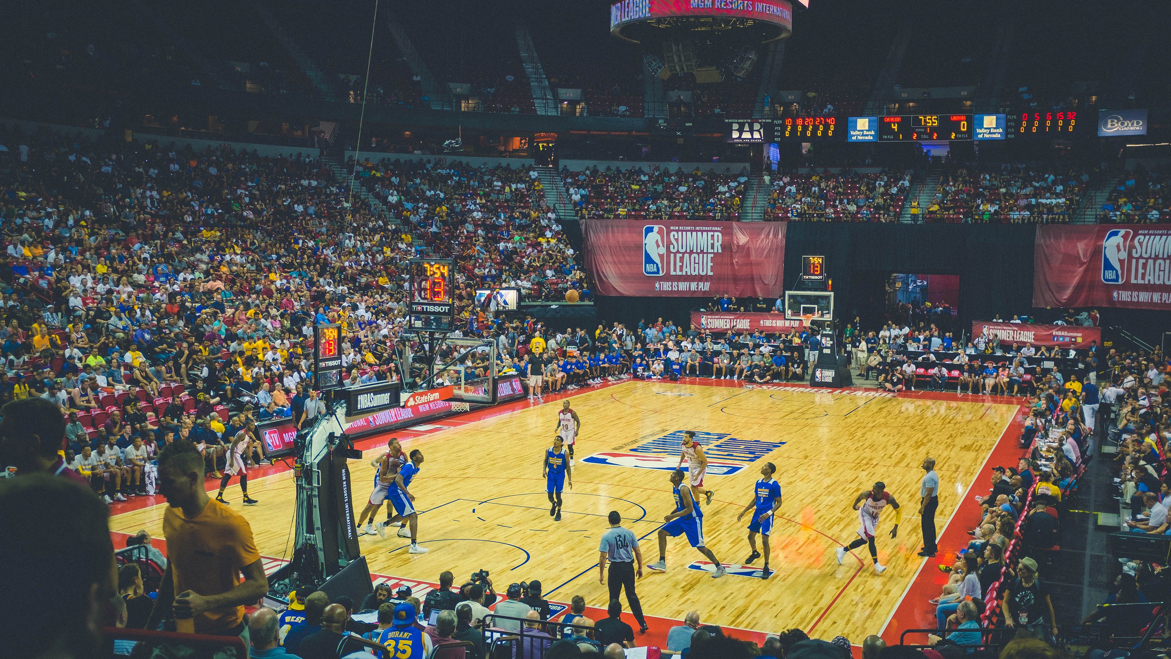 西甲国家德比引爆全球,篮网强势晋级雄鹿创历史