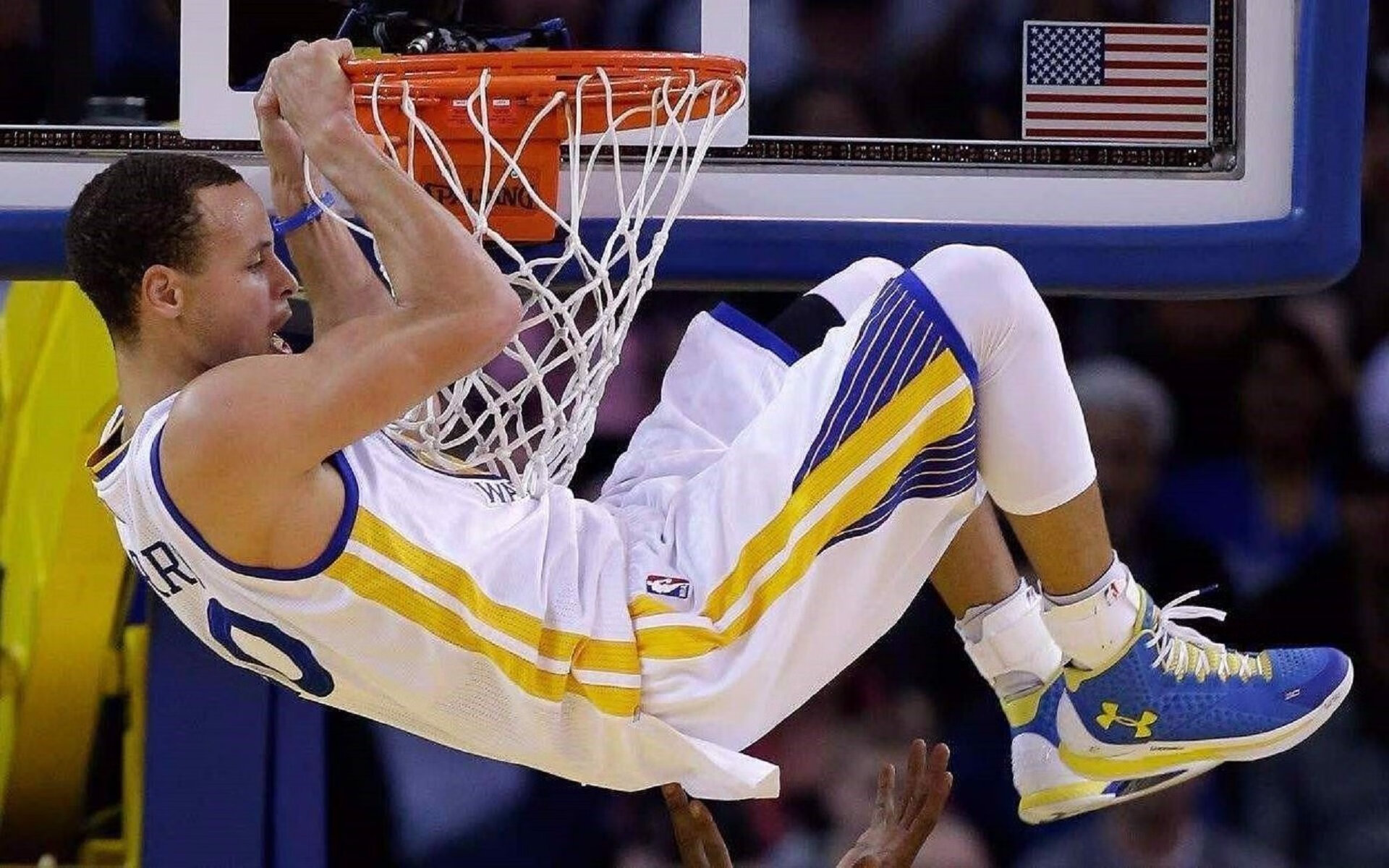 那一夜，弗拉霍维奇让NBA世界屏息，当篮球场上的足球灵魂，用攻防两端写下唯一的神话